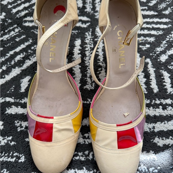CHANEL Pink and White Mary Jane Heels with Vintage Charm - Picture 4 of 4